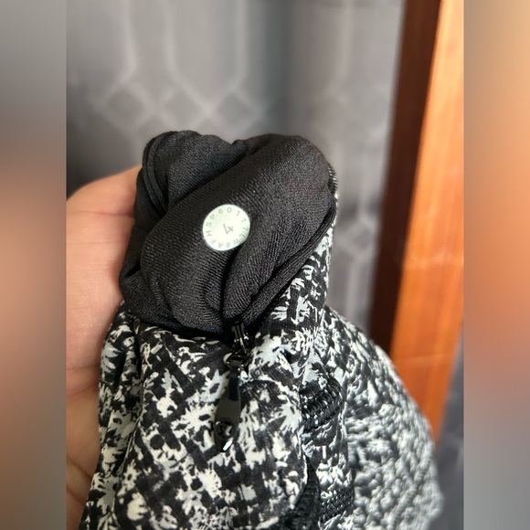 Lululemon Sole Training Crop Size 4 - Picture 6 of 6